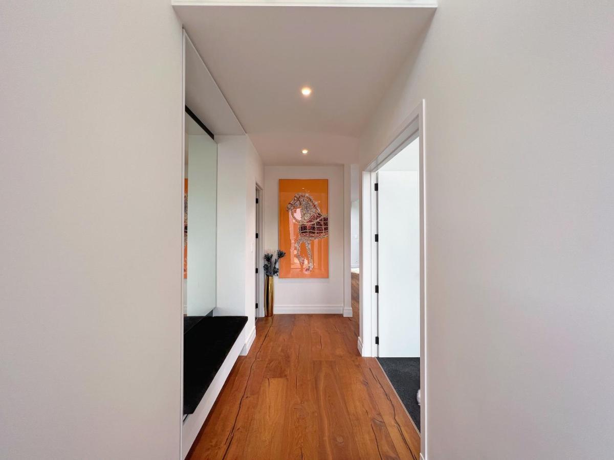 Elegant Beach House In Long Bay Villa โอ๊คแลนด์ ภายนอก รูปภาพ