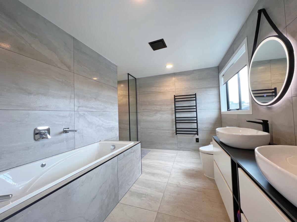 Elegant Beach House In Long Bay Villa โอ๊คแลนด์ ภายนอก รูปภาพ
